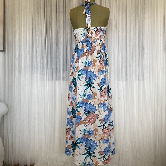 Aakaa Tropical Floral Print Flowy Halter Maxi Dress - Picture 4 of 13